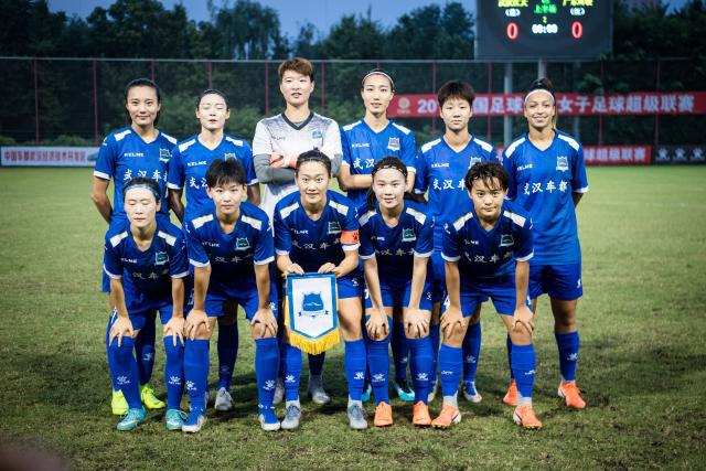 包贝尔深夜独入红发女子房间，疑似共处六小时引发热议