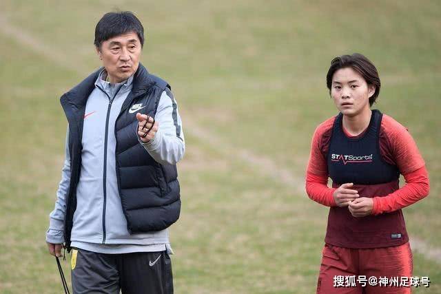 母爱与坚持造就的奇迹：自闭症少年与母亲的梦想之路